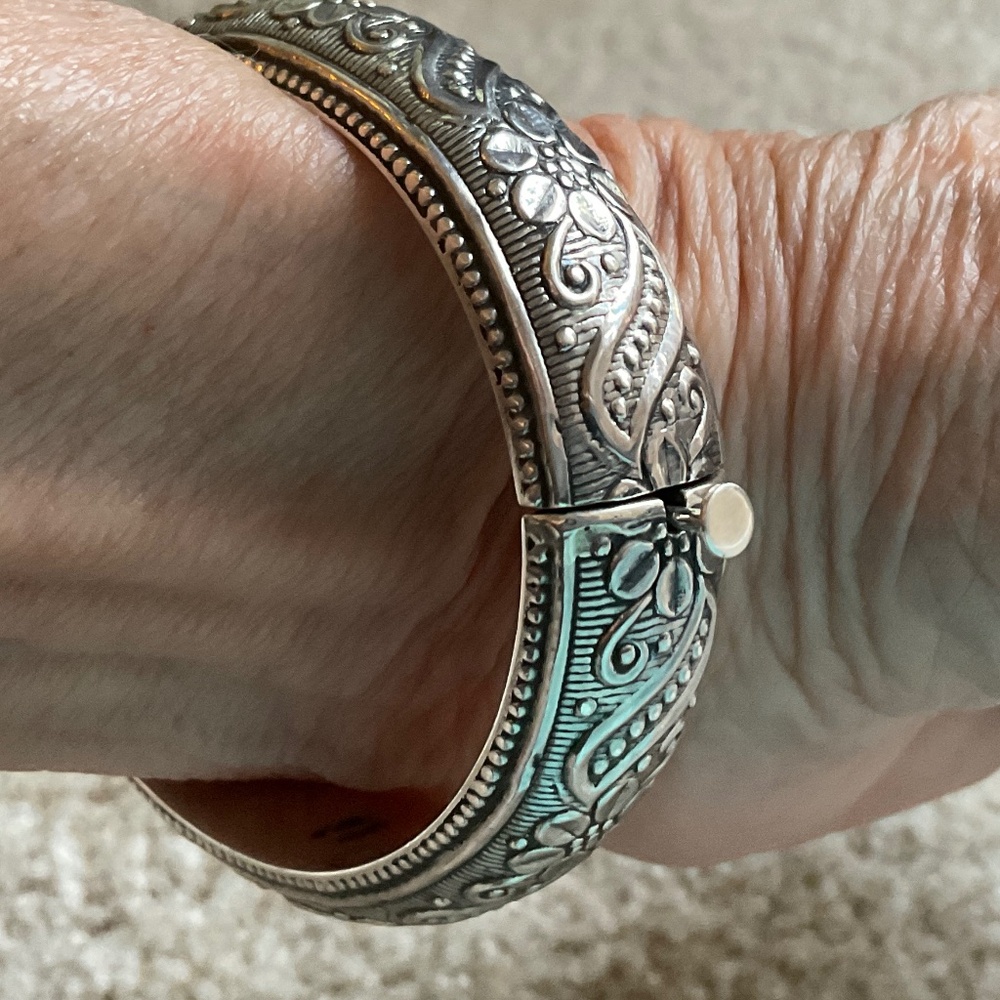 VTG Sterling Silver 925  Etched Hinged Hollow Bangle Bracelet - Picture 3 of 11